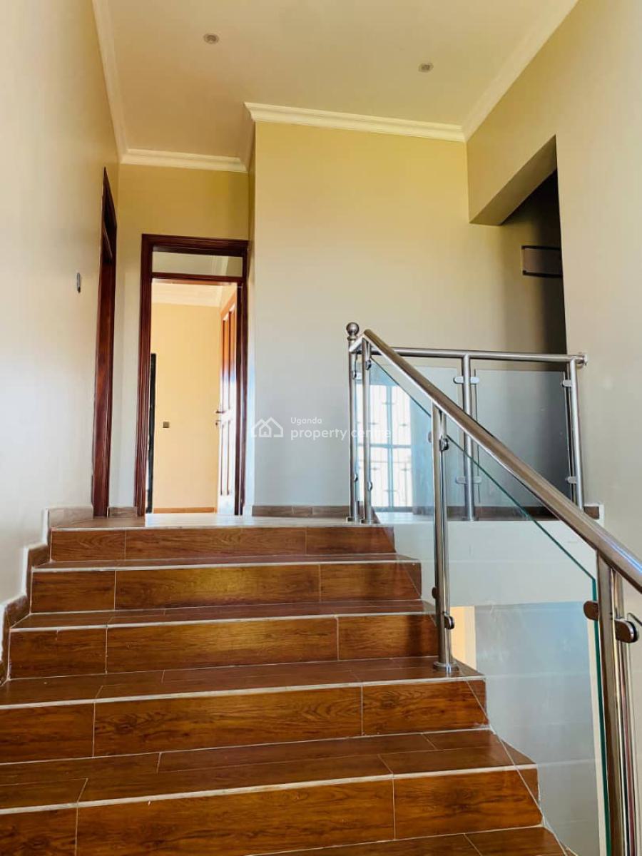 Luxury 5 Bedroom House in Kigo Munyonyo, Kigo, Kampala, Central Region, Terraced Duplex for Sale