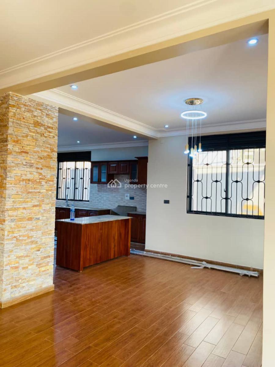 Luxury 5 Bedroom House in Kigo Munyonyo, Kigo, Kampala, Central Region, Terraced Duplex for Sale