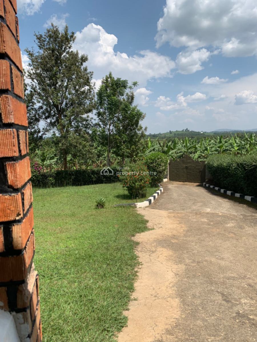 3 Bedroom House with Boys Quarter and Two Storage Rooms, Rwampara, Rugando, Mbarara, Western Region, Detached Bungalow for Sale