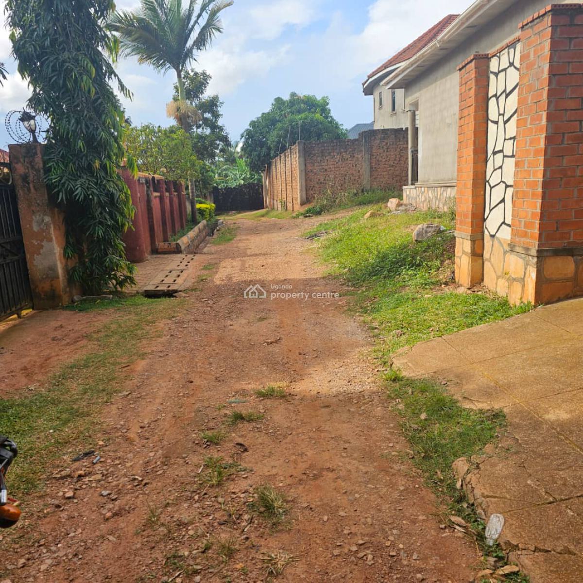 3 Bedroom House in Kajjansi Entebbe Road, Kajjansi - Entebbe Road, Wakiso, Central Region, Terraced Bungalow for Sale