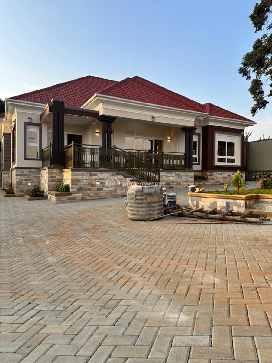 4 Bedroom House in Namugongo Town, Namugongo Town, Wakiso, Central Region, Terraced Bungalow for Sale