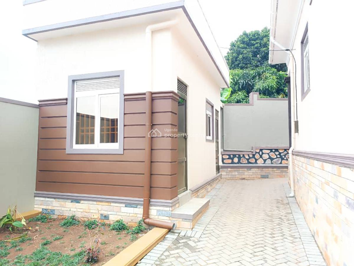 4 Bedroom House in Namugongo Town, Namugongo Town, Wakiso, Central Region, Terraced Bungalow for Sale