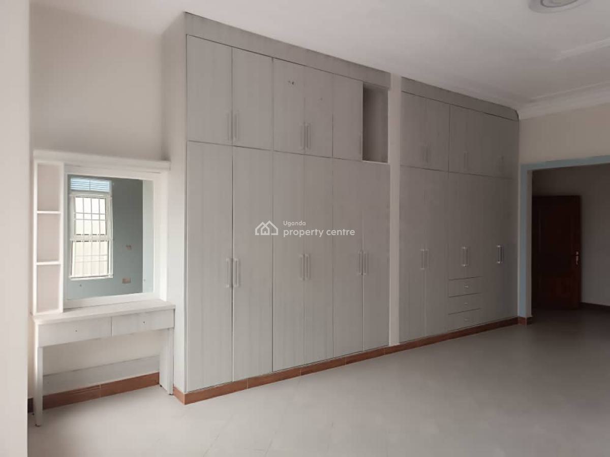 4 Bedroom House in Namugongo Town, Namugongo Town, Wakiso, Central Region, Terraced Bungalow for Sale