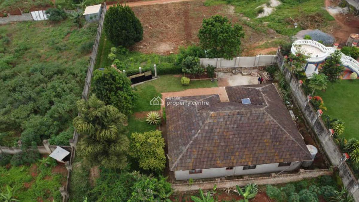 Well-maintained 4 Bedroom House in Arkright Estate Ssekiwunga Entebbe, Ssekiwunga Arkright Estate Entebbe Road, Wakiso, Central Region, Terraced Bungalow for Sale