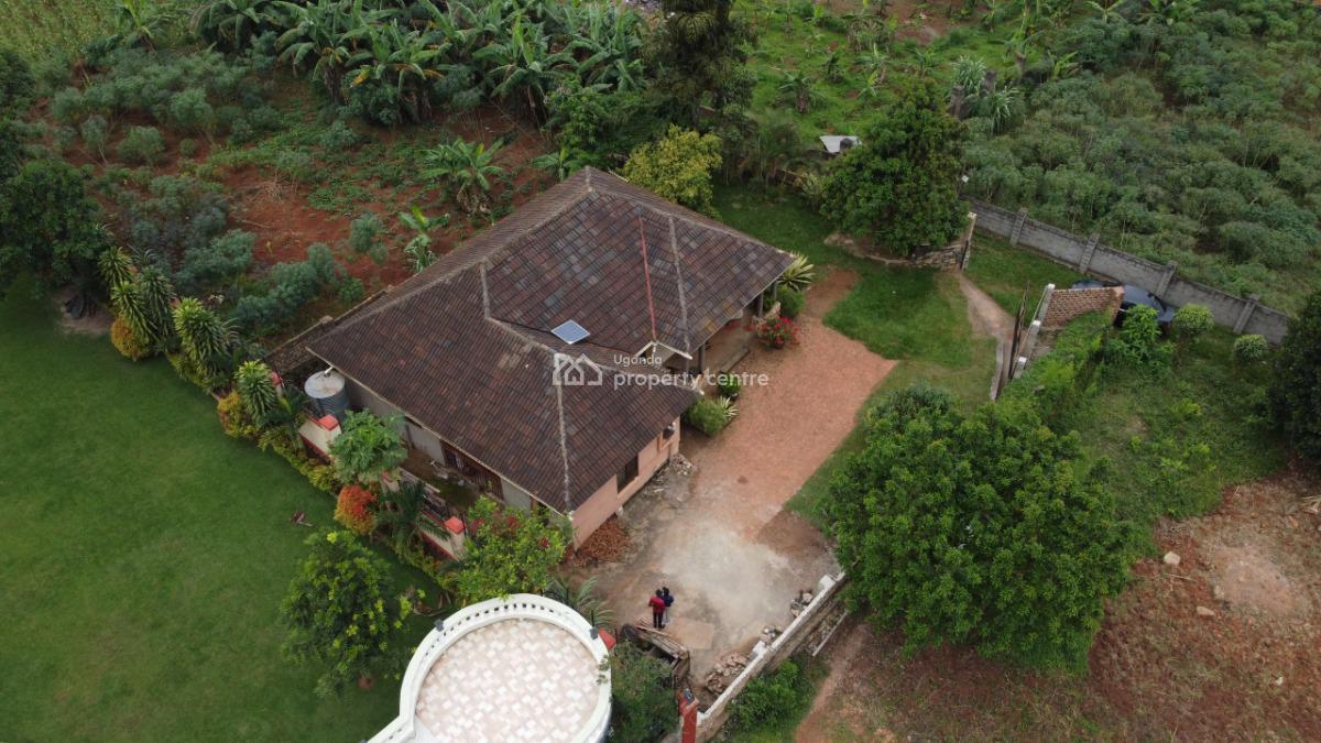 Well-maintained 4 Bedroom House in Arkright Estate Ssekiwunga Entebbe, Ssekiwunga Arkright Estate Entebbe Road, Wakiso, Central Region, Terraced Bungalow for Sale