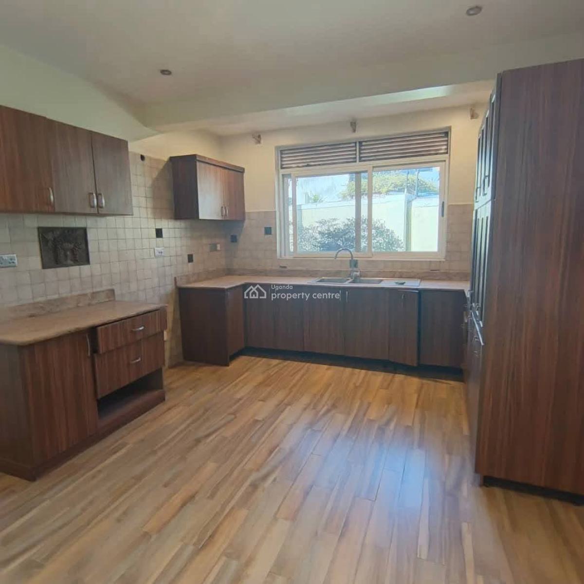 5 Bedroom House in Muyenga, Muyenga, Wakiso, Central Region, Terraced Duplex for Sale