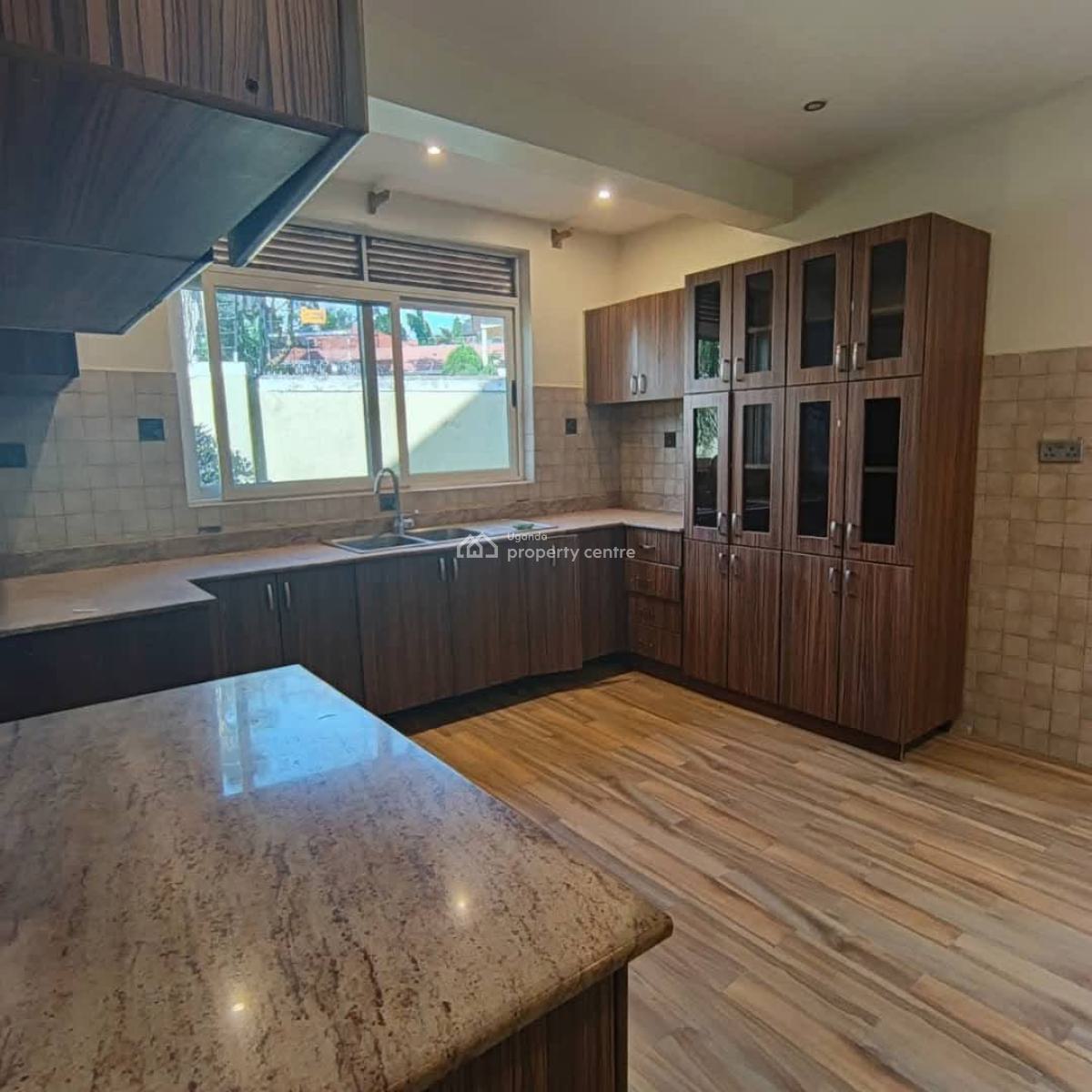 5 Bedroom House in Muyenga, Muyenga, Wakiso, Central Region, Terraced Duplex for Sale