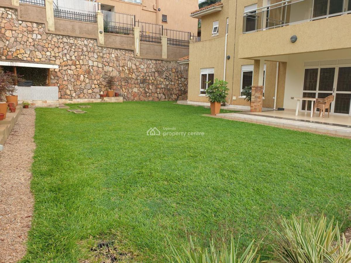 Luxurious 6 Bedroom House in Munyonyo, Munyonyo, Wakiso, Central Region, Terraced Duplex for Sale