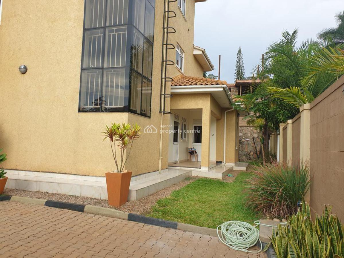 Luxurious 6 Bedroom House in Munyonyo, Munyonyo, Wakiso, Central Region, Terraced Duplex for Sale