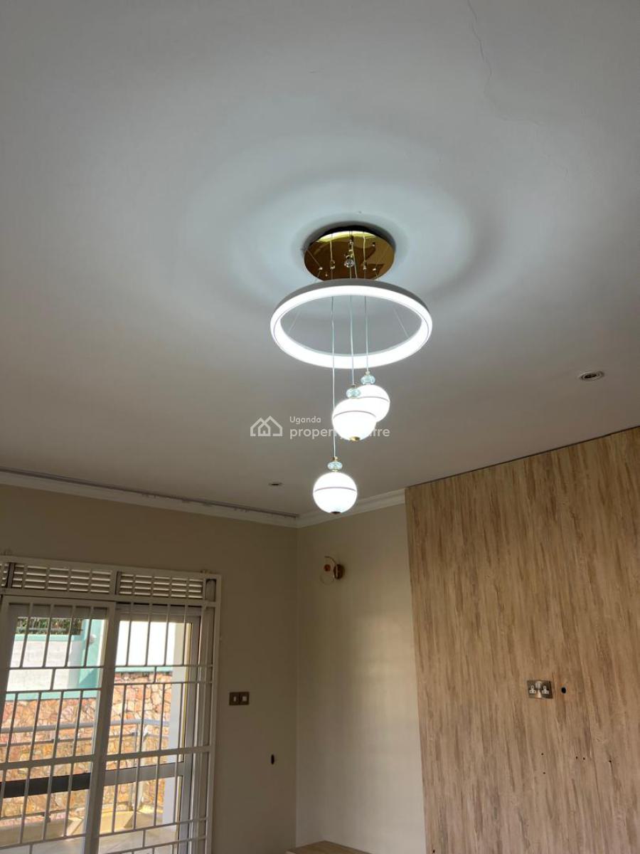 Luxurious 6 Bedroom House in Munyonyo, Munyonyo, Wakiso, Central Region, Terraced Duplex for Sale