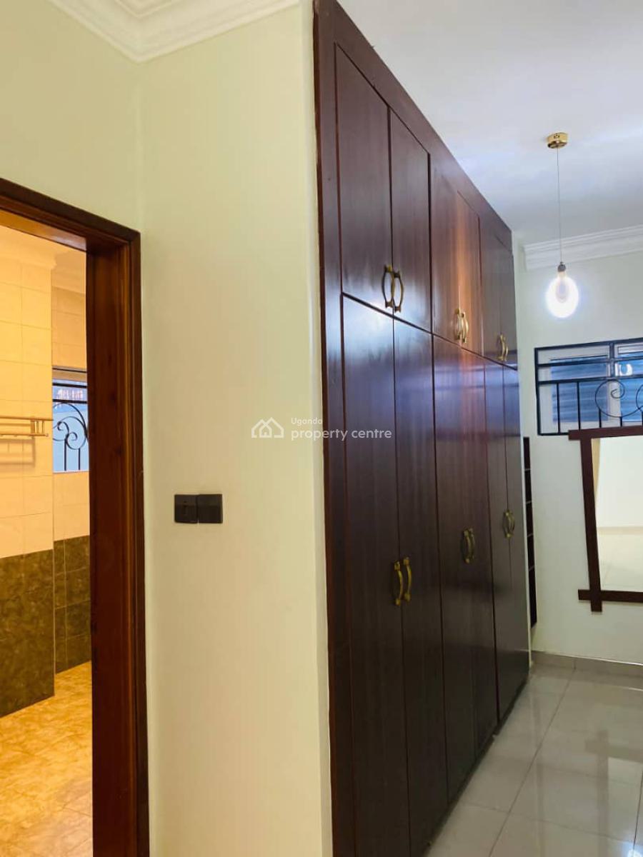 Luxurious 5 Bedroom House in Kitende, Entebbe Road, Wakiso, Central Region, Terraced Duplex for Sale