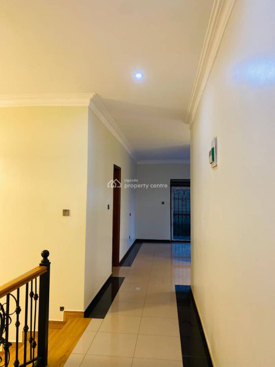 Luxurious 5 Bedroom House in Kitende, Entebbe Road, Wakiso, Central Region, Terraced Duplex for Sale
