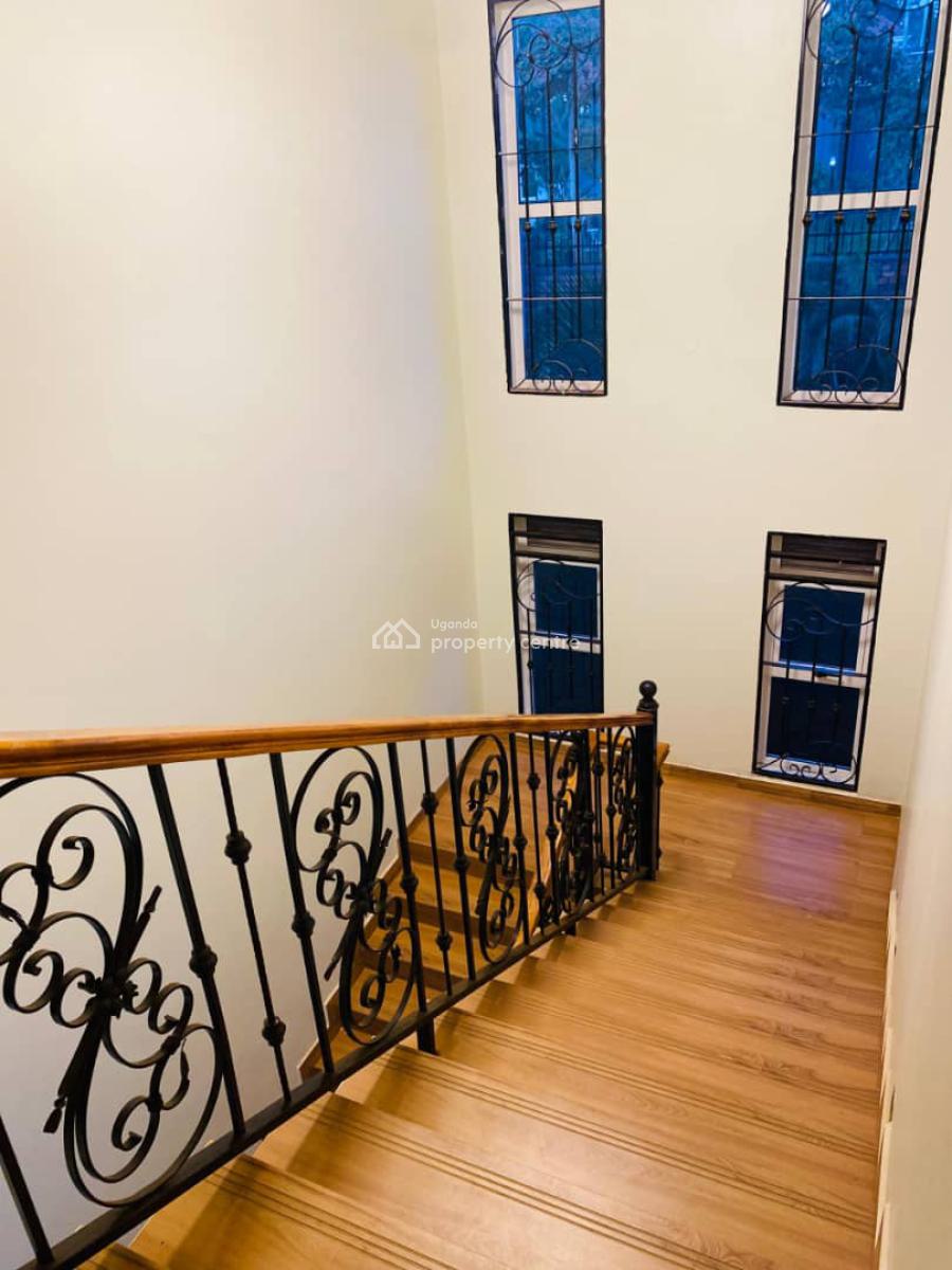 Luxurious 5 Bedroom House in Kitende, Entebbe Road, Wakiso, Central Region, Terraced Duplex for Sale