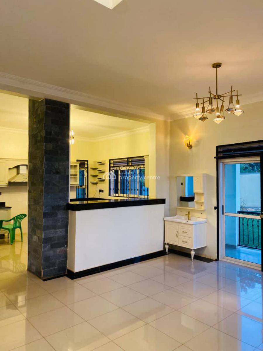 Luxurious 5 Bedroom House in Kitende, Entebbe Road, Wakiso, Central Region, Terraced Duplex for Sale