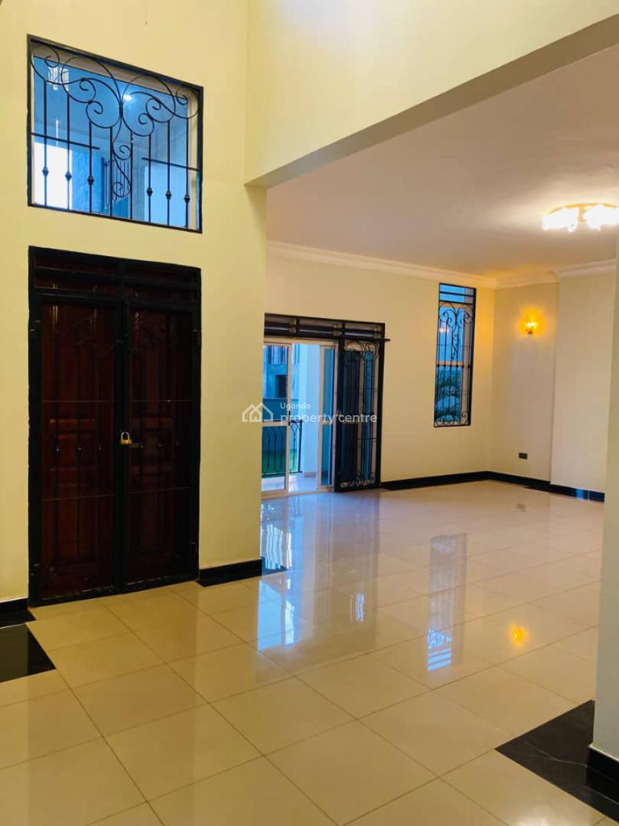 Luxurious 5 Bedroom House in Kitende, Entebbe Road, Wakiso, Central Region, Terraced Duplex for Sale