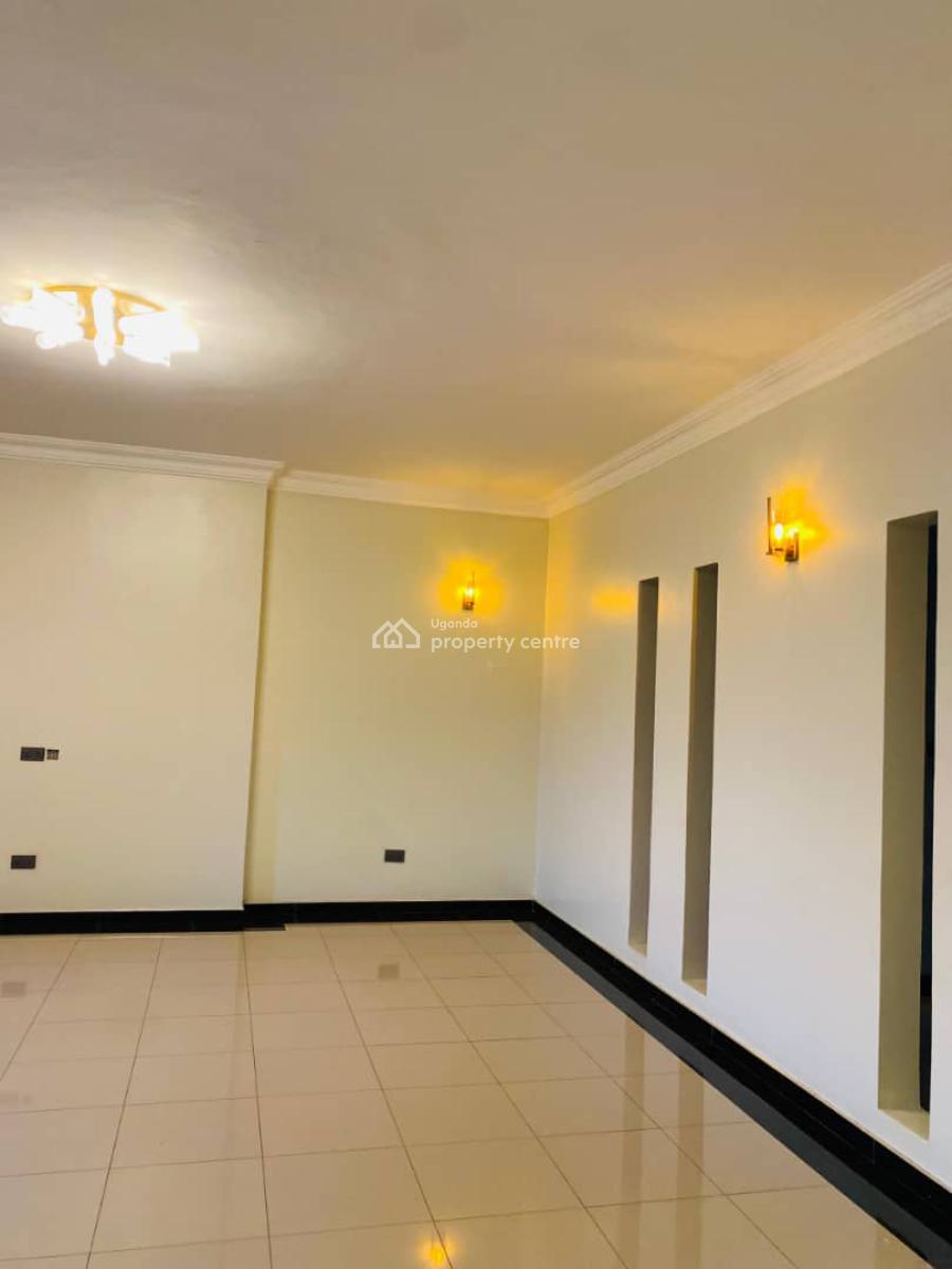 Luxurious 5 Bedroom House in Kitende, Entebbe Road, Wakiso, Central Region, Terraced Duplex for Sale