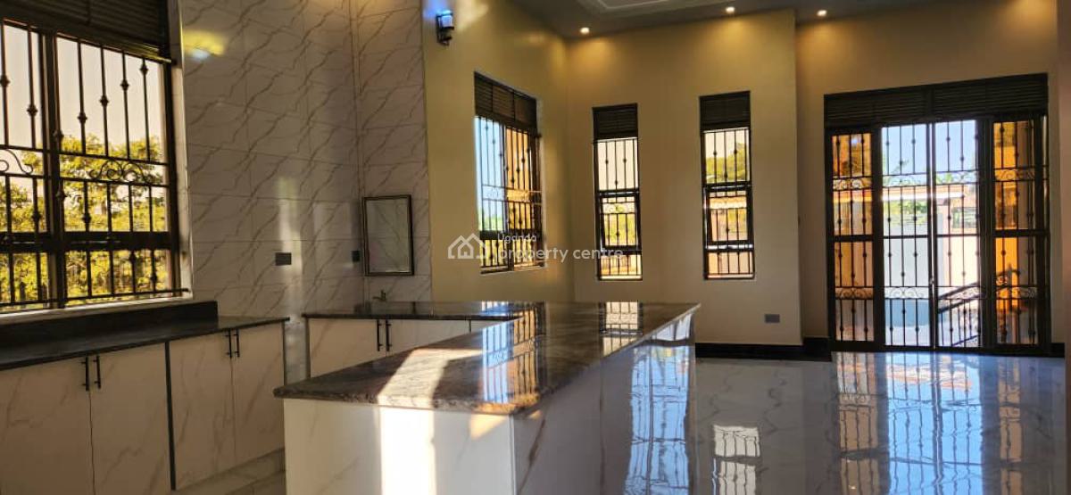 4 Bedroom House in Bwebajja Arkright Estate, Bwebajja Arkright Estate, Wakiso, Central Region, Terraced Bungalow for Sale