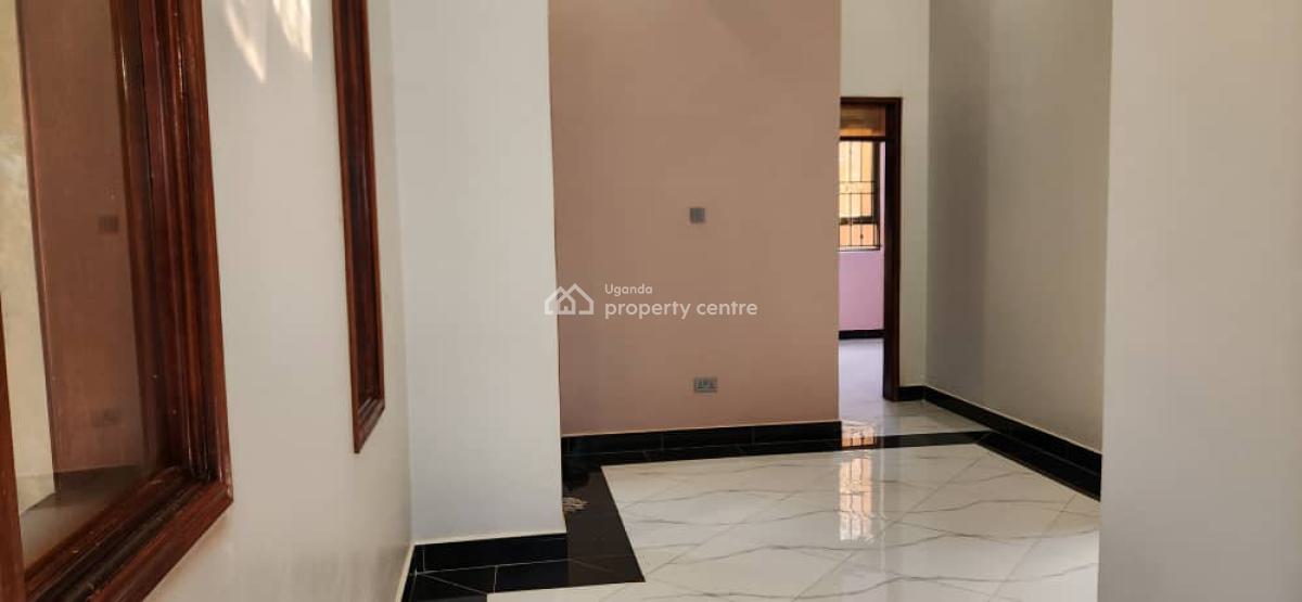 4 Bedroom House in Bwebajja Arkright Estate, Bwebajja Arkright Estate, Wakiso, Central Region, Terraced Bungalow for Sale