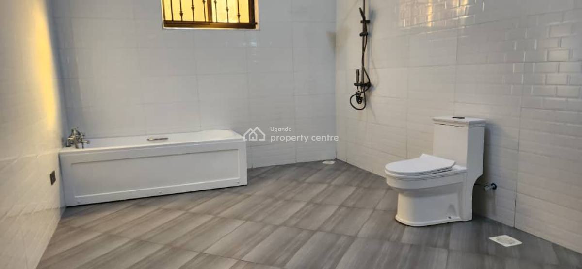 4 Bedroom House in Bwebajja Arkright Estate, Bwebajja Arkright Estate, Wakiso, Central Region, Terraced Bungalow for Sale