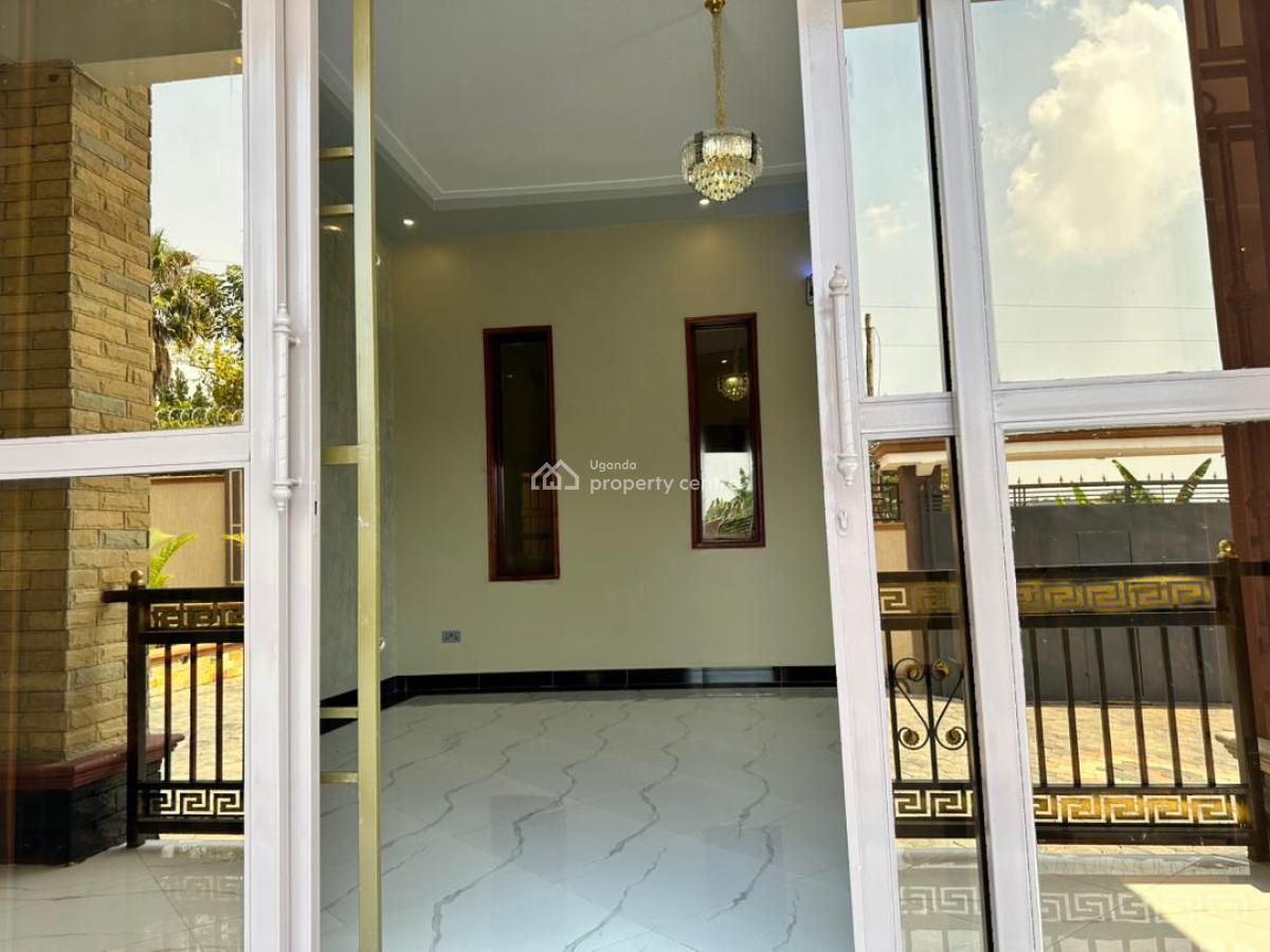 4 Bedroom House in Bwebajja Arkright Estate, Bwebajja Arkright Estate, Wakiso, Central Region, Terraced Bungalow for Sale