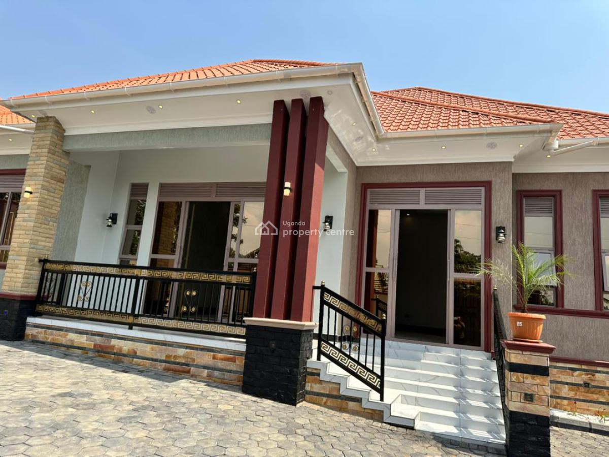 4 Bedroom House in Bwebajja Arkright Estate, Bwebajja Arkright Estate, Wakiso, Central Region, Terraced Bungalow for Sale