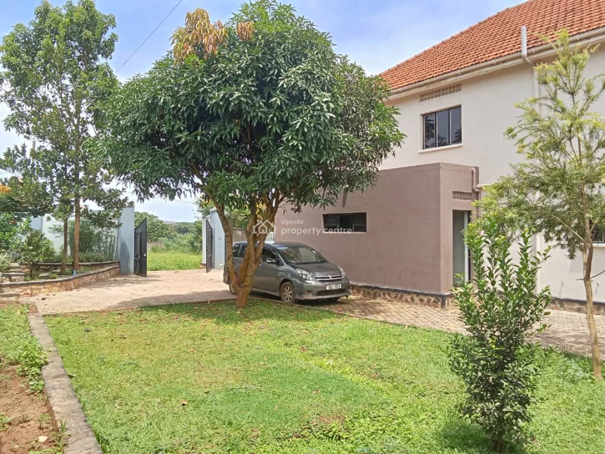 5 Bedroom House in Kira Nakwero, Kira-nakwero Canani Estate, Kira Town, Wakiso, Central Region, Terraced Duplex for Sale