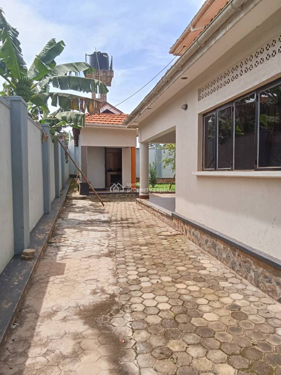 5 Bedroom House in Kira Nakwero, Kira-nakwero Canani Estate, Kira Town, Wakiso, Central Region, Terraced Duplex for Sale