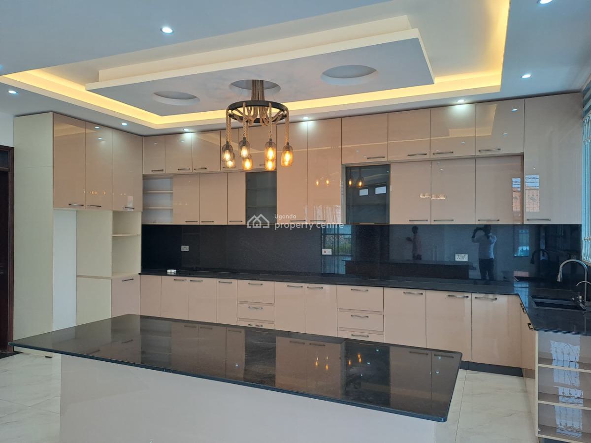 Luxury 6 Bedroom House in Kira, Kira Kasangati Rd, Kira Town, Wakiso, Central Region, Terraced Duplex for Sale