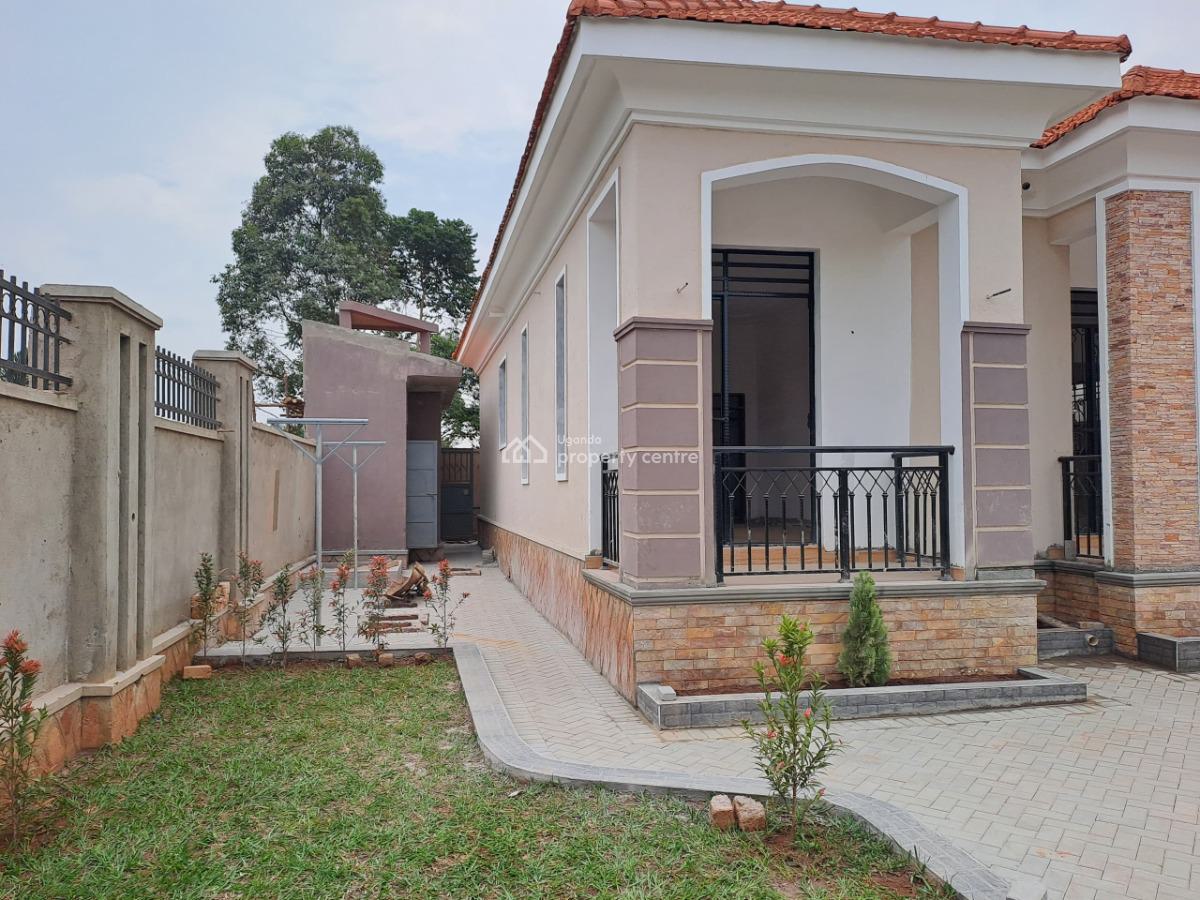 Beautiful 3 Bedroom House in Najjera Kira Road, Najjera Kira Road, Kira Town, Wakiso, Central Region, Terraced Bungalow for Sale