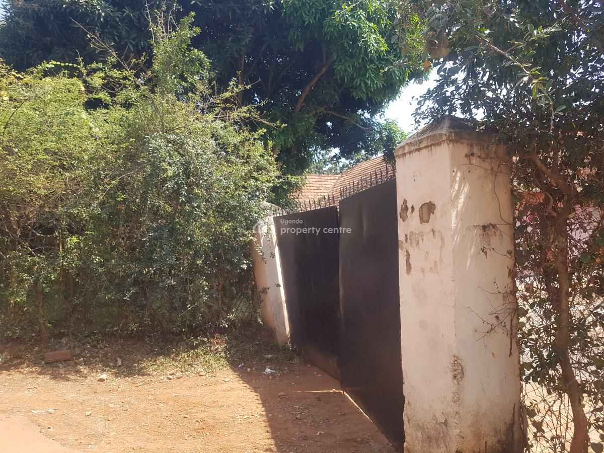 Residential Land with a 4 Bedroom House in Bunga, Bunga, Wakiso, Central Region, Residential Land for Sale