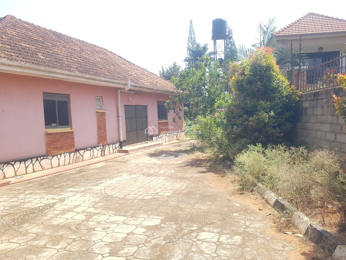 Residential Land with a 4 Bedroom House in Bunga, Bunga, Wakiso, Central Region, Residential Land for Sale