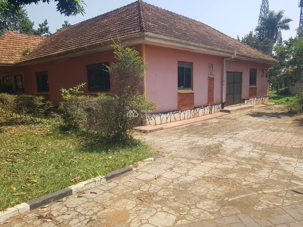 Residential Land with a 4 Bedroom House in Bunga, Bunga, Wakiso, Central Region, Residential Land for Sale
