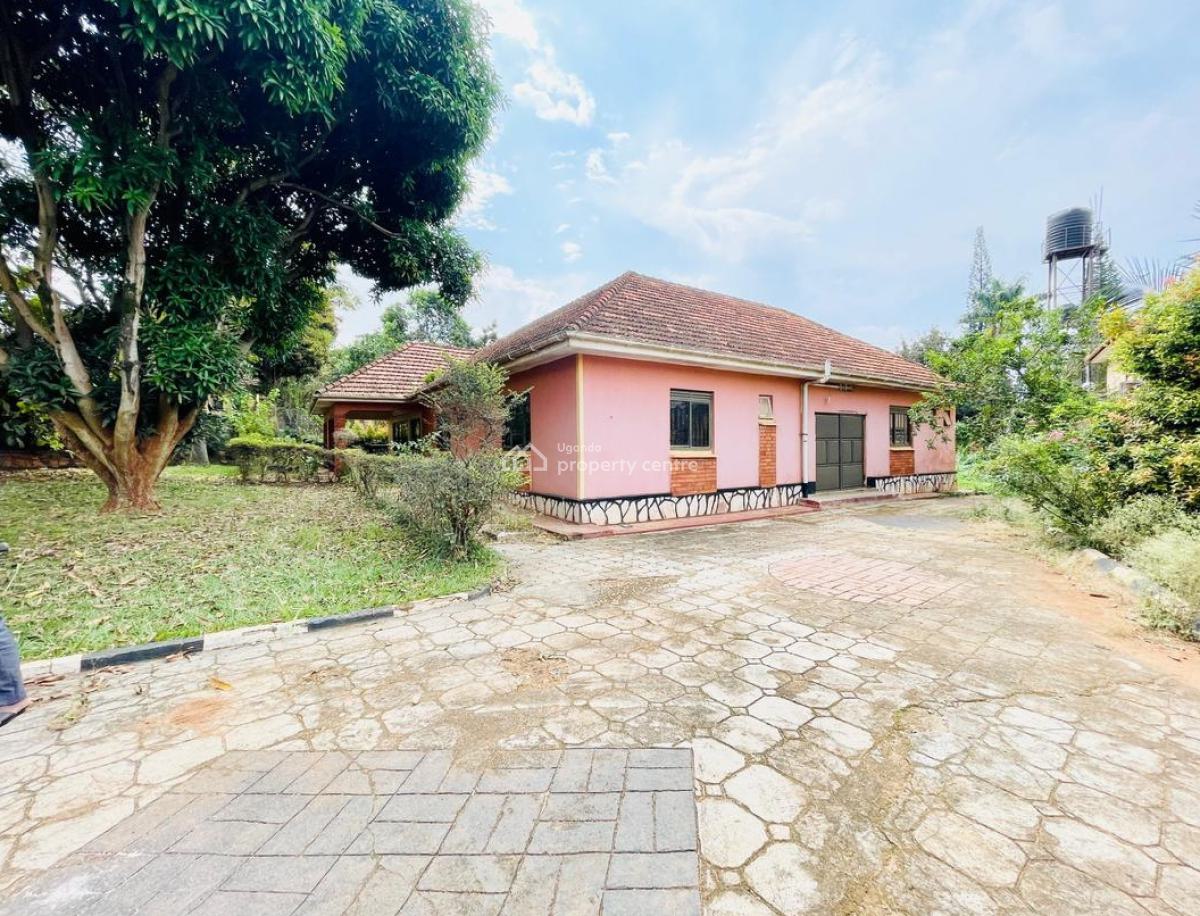 Residential Land with a 4 Bedroom House in Bunga, Bunga, Wakiso, Central Region, Residential Land for Sale