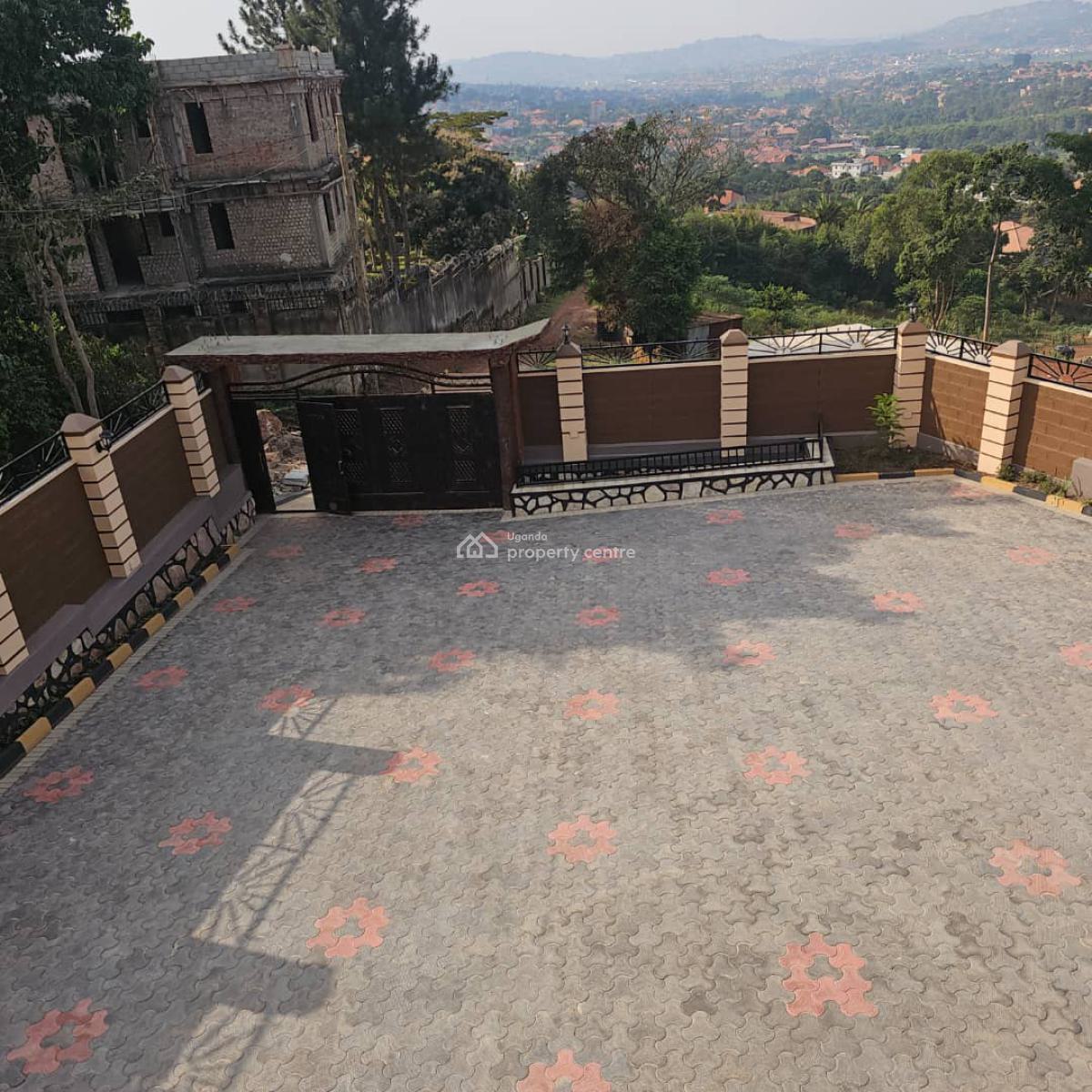 Luxury Lakefront 6 Bedroom House in Bwebajja Off Entebbe Road, Bwebajja, Wakiso, Central Region, Terraced Duplex for Sale