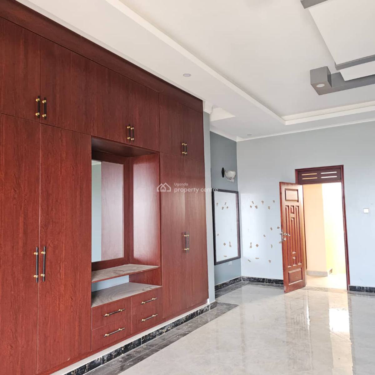 Luxury Lakefront 6 Bedroom House in Bwebajja Off Entebbe Road, Bwebajja, Wakiso, Central Region, Terraced Duplex for Sale