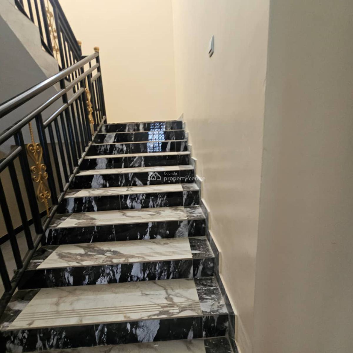 Luxury Lakefront 6 Bedroom House in Bwebajja Off Entebbe Road, Bwebajja, Wakiso, Central Region, Terraced Duplex for Sale