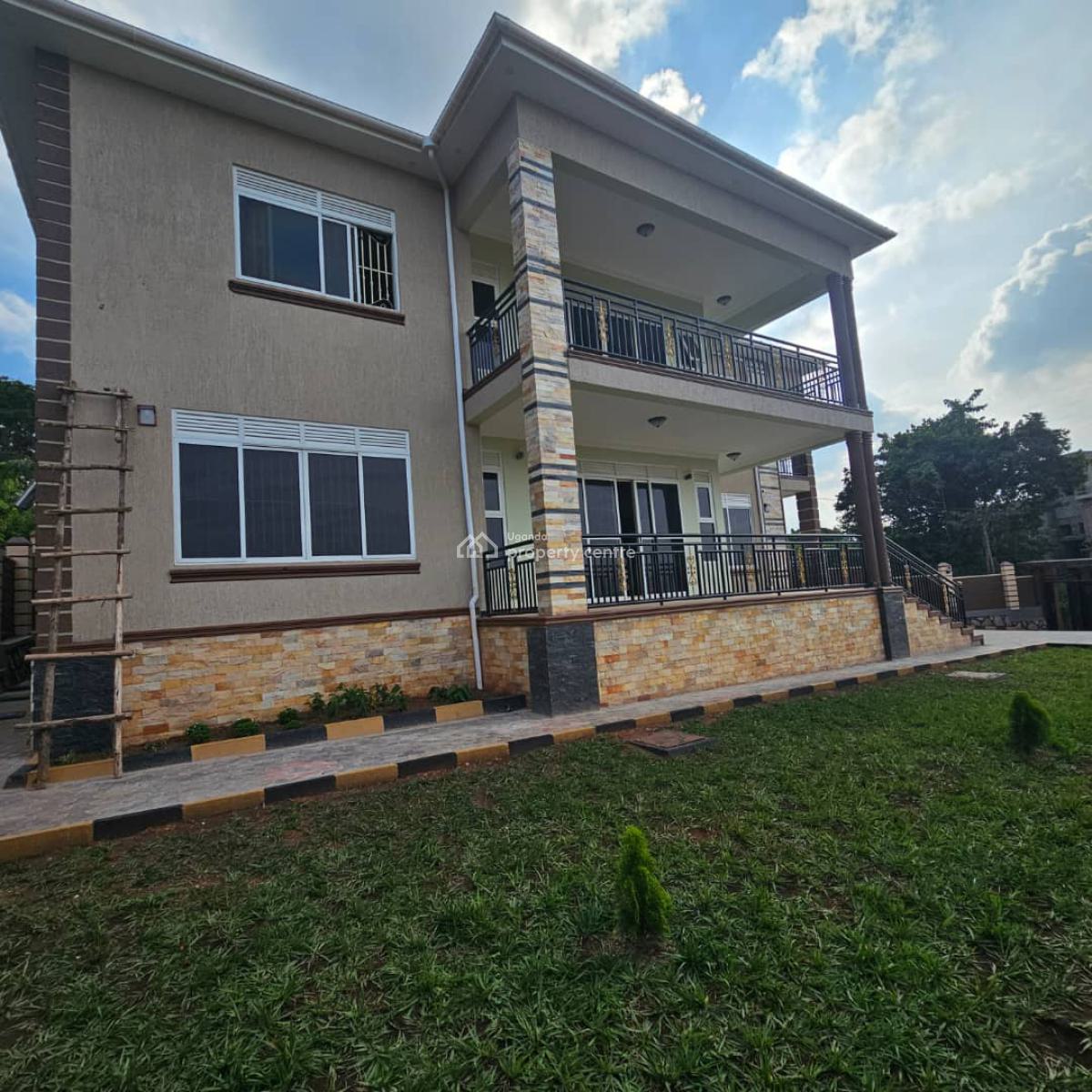 Luxury Lakefront 6 Bedroom House in Bwebajja Off Entebbe Road, Bwebajja, Wakiso, Central Region, Terraced Duplex for Sale