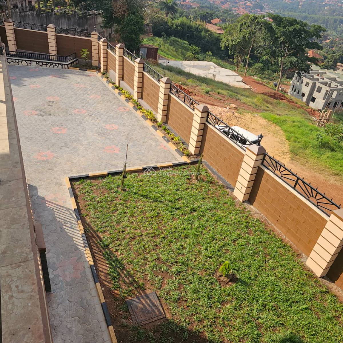 Luxury Lakefront 6 Bedroom House in Bwebajja Off Entebbe Road, Bwebajja, Wakiso, Central Region, Terraced Duplex for Sale