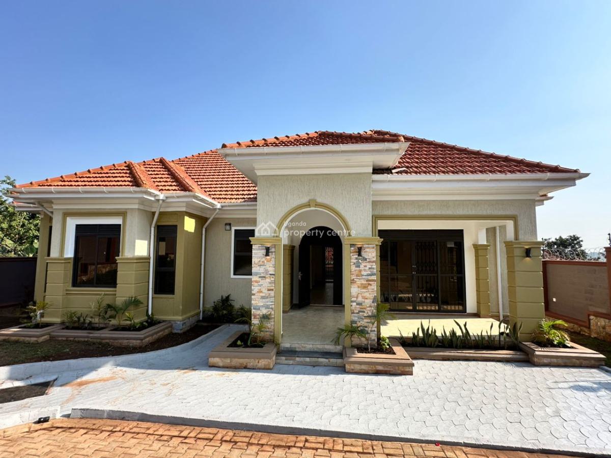 4 Bedroom House in Bwebajja Off Entebbe Road, Bwebajja, Wakiso, Central Region, Terraced Bungalow for Sale