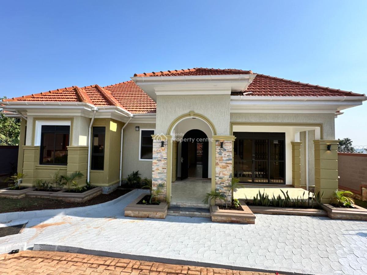 4 Bedroom House in Bwebajja Off Entebbe Road, Bwebajja, Wakiso, Central Region, Terraced Bungalow for Sale