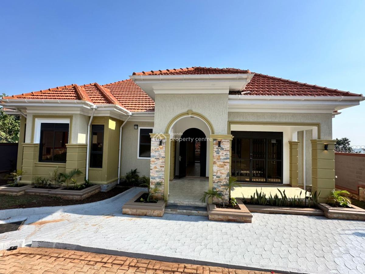 4 Bedroom House in Bwebajja Off Entebbe Road, Bwebajja, Wakiso, Central Region, Terraced Bungalow for Sale