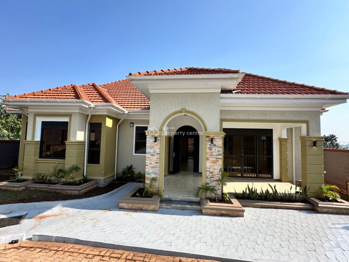 4 Bedroom House in Bwebajja Off Entebbe Road, Bwebajja, Wakiso, Central Region, Terraced Bungalow for Sale