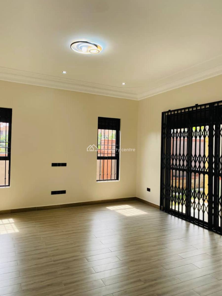 4 Bedroom House in Bwebajja Off Entebbe Road, Bwebajja, Wakiso, Central Region, Terraced Bungalow for Sale