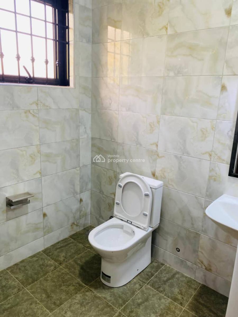 4 Bedroom House in Bwebajja Off Entebbe Road, Bwebajja, Wakiso, Central Region, Terraced Bungalow for Sale