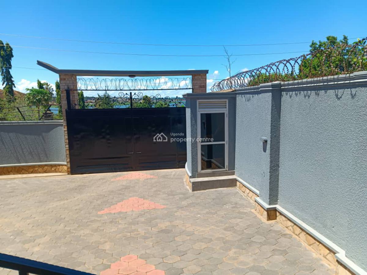 Lakeview 4 Bedroom House in Muyenga Bukasa, Muyenga Bukasa, Wakiso, Central Region, Terraced Duplex for Sale