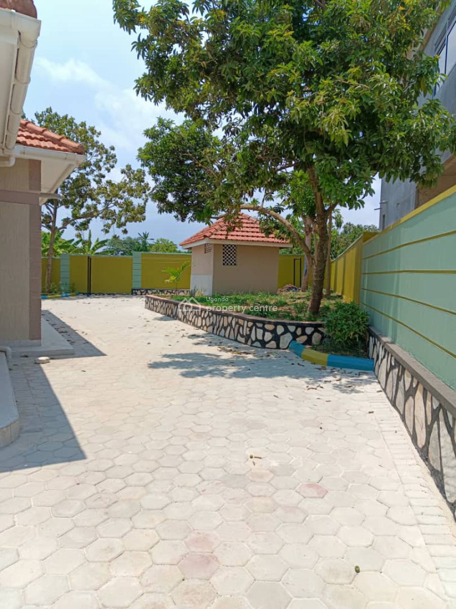 Beautiful New 5 Bedroom House in Kigo, Mutungo Kigo, Kampala, Central Region, Terraced Bungalow for Sale