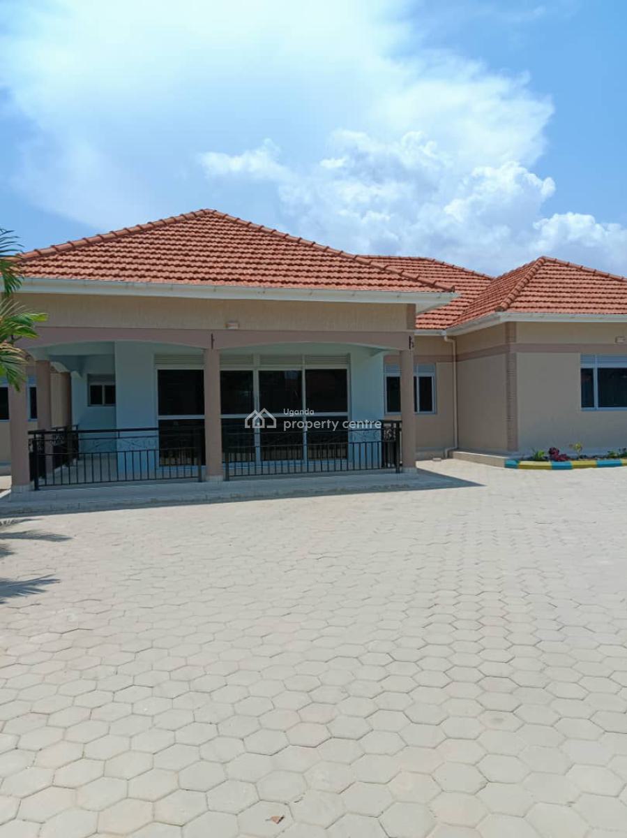 Beautiful New 5 Bedroom House in Kigo, Mutungo Kigo, Kampala, Central Region, Terraced Bungalow for Sale