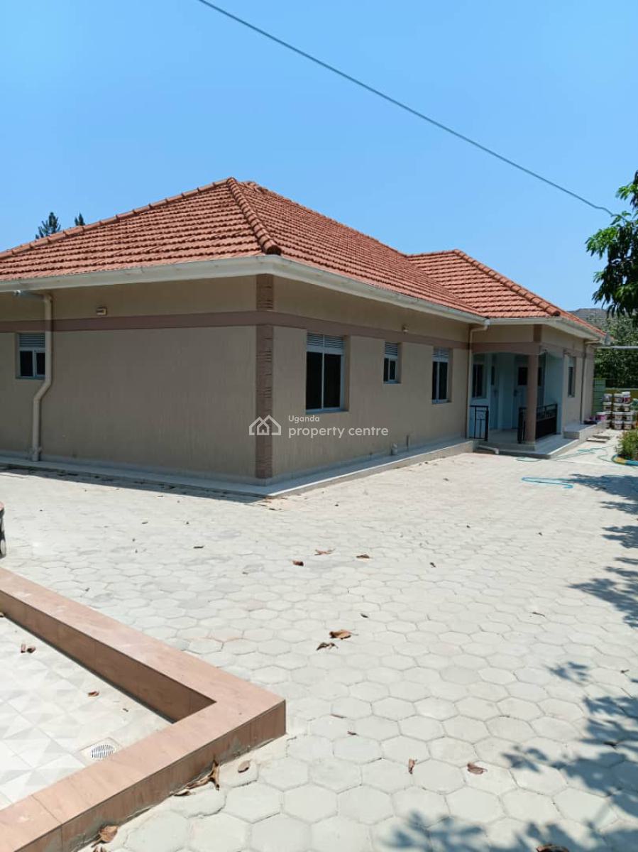 Beautiful New 5 Bedroom House in Kigo, Mutungo Kigo, Kampala, Central Region, Terraced Bungalow for Sale