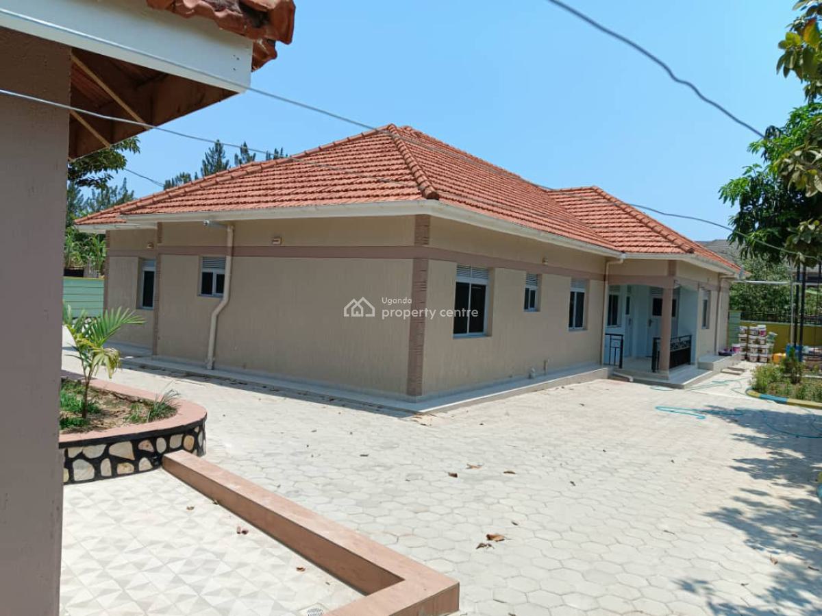 Beautiful New 5 Bedroom House in Kigo, Mutungo Kigo, Kampala, Central Region, Terraced Bungalow for Sale
