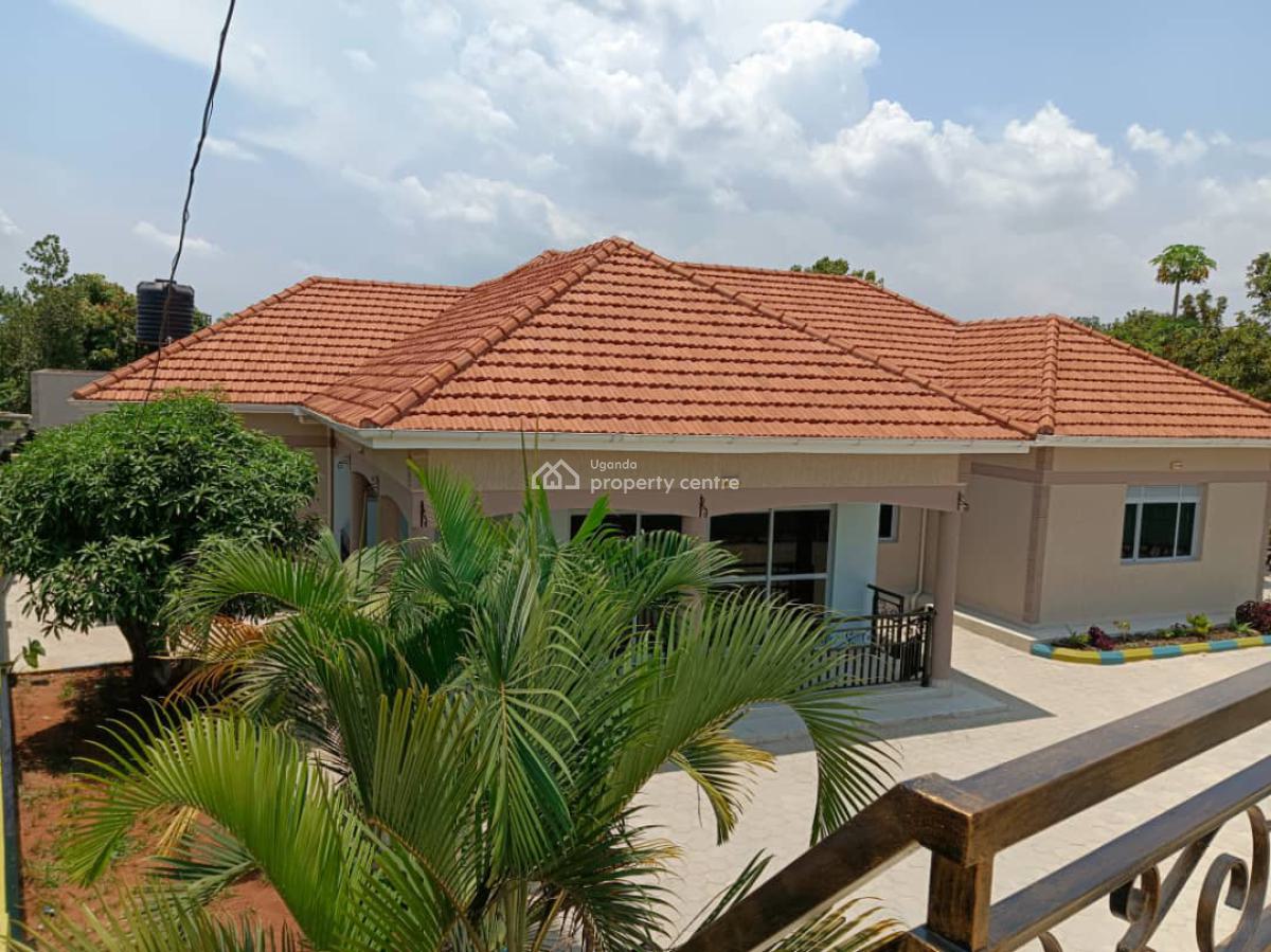 Beautiful New 5 Bedroom House in Kigo, Mutungo Kigo, Kampala, Central Region, Terraced Bungalow for Sale